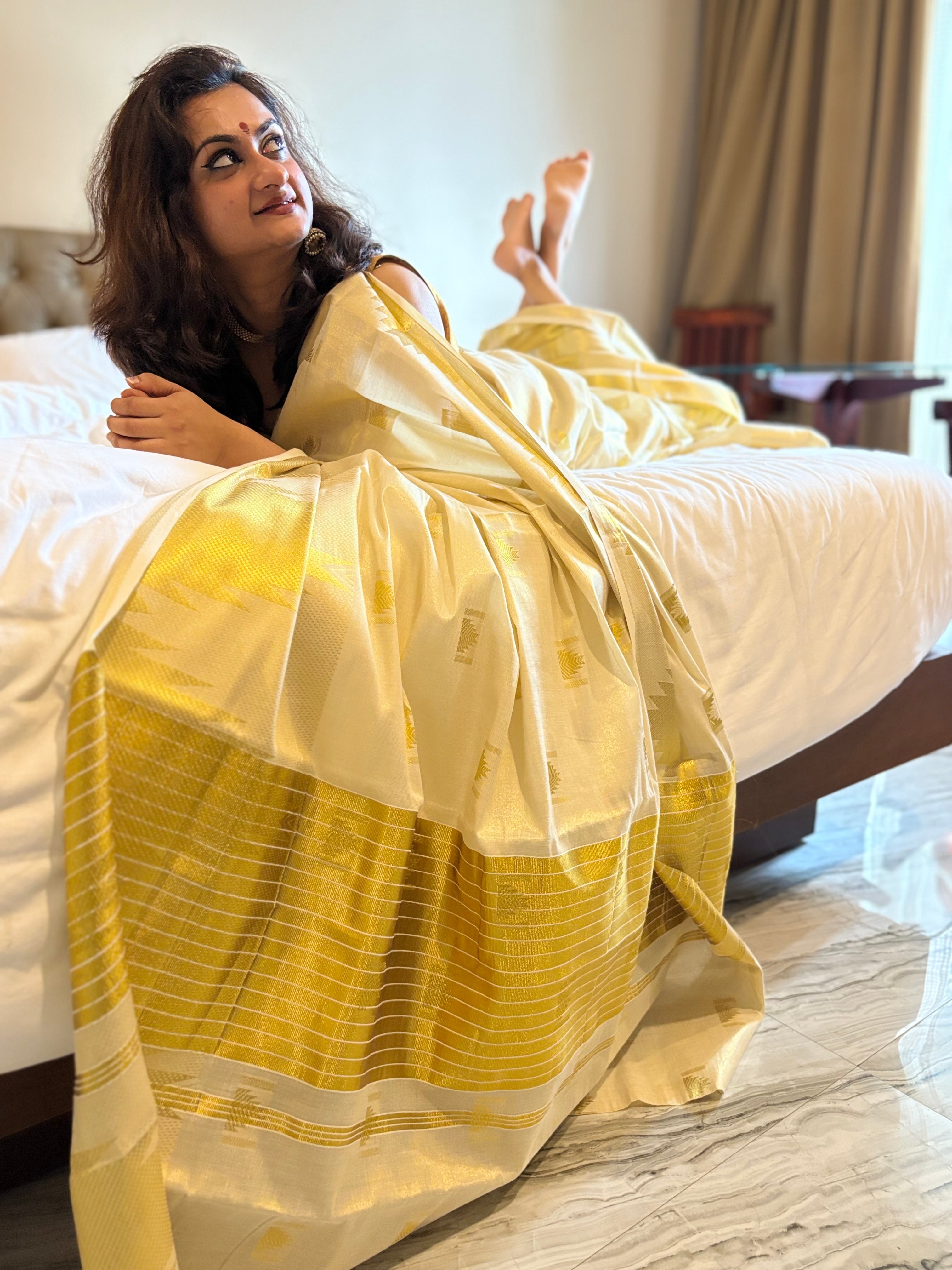 Echoes of Gopuram - Tissue Kasavu saree