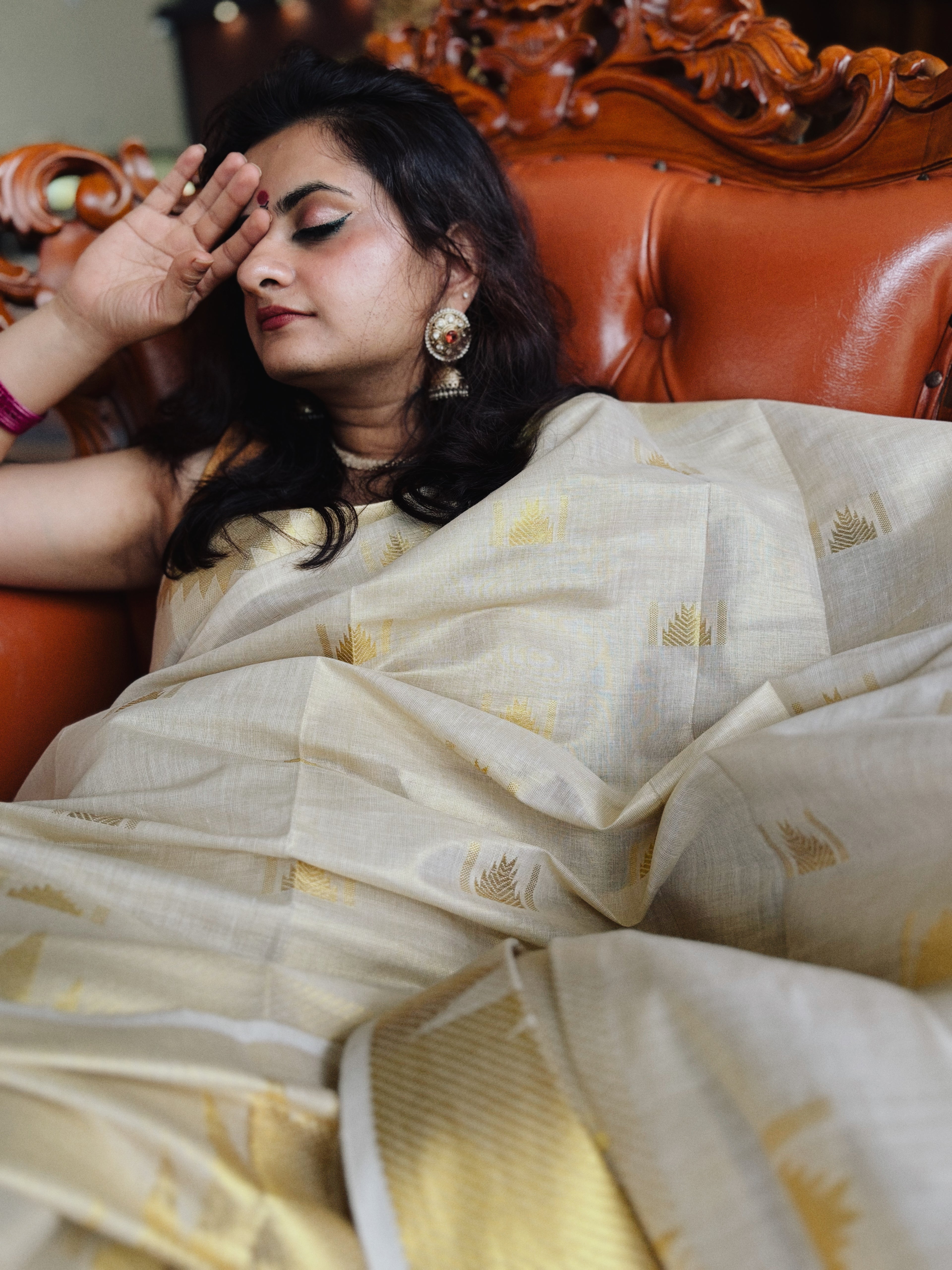 Echoes of Gopuram - Tissue Kasavu saree